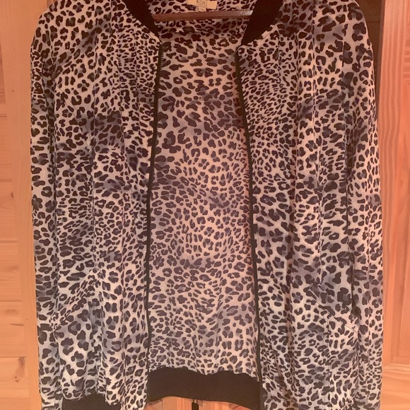 Cheetah print, sports jacket, size L - Picture 1 of 2